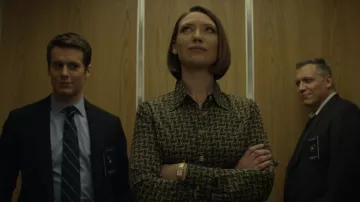 Blusa abstracta de Wendy Carr (Anna Torv) en Mindhunter (S01E04)
