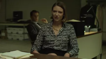 La blusa en blanco y negro de Wendy Carr (Anna Torv) en Mindhunter (S01E08)