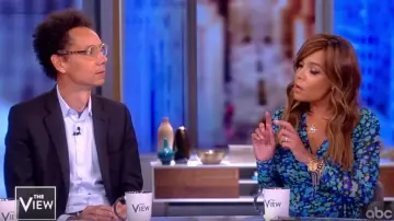 Ganni Floral-print stretch-mesh wrap midi dress porté par Sunny Hostin dans l'émission The View SEPTEMBER 10, 2019