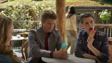 Chaqueta de quincea de Aritzia Babaton usada por Abby O'Brien (Meghan Ory) en Chesapeake Shores (S04E03)