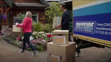 Converse Chuck taylor All Star de l'ascenseur cuir Noir porté par Jess O'Brien (Laci J Mailey) à Chesapeake Shores (S04E03)