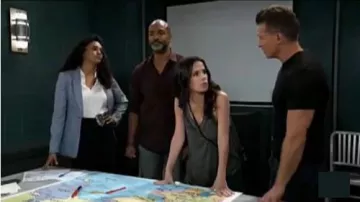 Personas libres Grey Vneck Tank Top usado por Sam McCall (Kelly Monaco) como se ve en el Hospital General 9 de septiembre de 2019