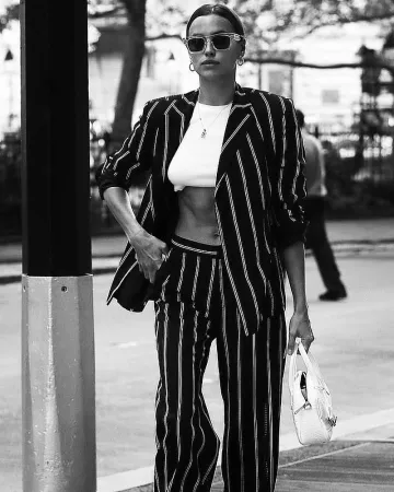 El bolso de cocodrilo Kooples irina usado por Irina Shayk Saliendo del Oscar De La Renta Show 10 de septiembre de 2019