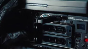 Dell PowerEdge 2650 used by Ethan Hunt (Tom Cruise) in Mission: Impossible - Ghost Protocol