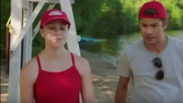 Debardeur rojo con correas delgadas usado por Stéphanie en Jérémie (S03E05)