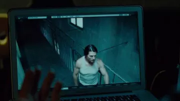 Apple MacBook pro used by Benji (Simon Pegg) in Mission: Impossible - Ghost Protocol