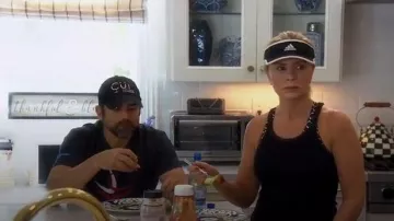 Visera negra Adidas usada por (Tamra Judge) en The Real Housewives of Orange County (S14E06)