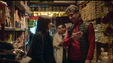 Le manteau bleu porté par Mélanie (Ana Girardot) dans Deux moi