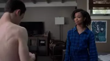 Sanctuaire bleu ani habit porté par l'Ani Achola Grace (Saif) dans les 13 Raisons pour lesquelles (S03E07)