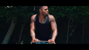 Camiseta negra usada por Jason Derulo en el video de YouTube Jason Derulo - Too Hot [VIDEO MUSICAL OFICIAL]
