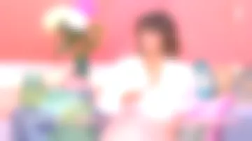 The shirt ecru of Faustine Bollaert on It starts today