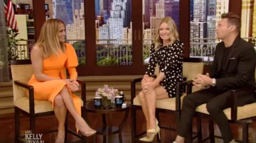 Jessica Riche de Fantaisie Stiletto Or Pompes portés par Jennifer Lopez en LIVE avec Kelly et Ryan 11 septembre 2019