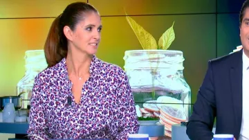 The printed shirt of Caroline Munoz in William at noon the 12.09.2019