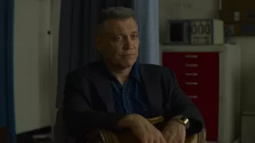 Reloj digital vintage de Bill Tench (Holt McCallany) en Mindhunter (S02E01)
