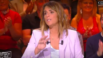 The jacket light purple by Valerie Benaim in It is that of the tv !the 12.09.2019