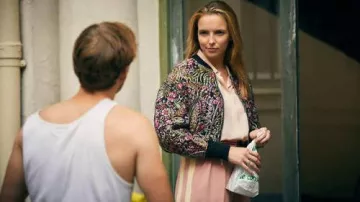 Stella McCartney Embroidered bird blouse of Villanelle (Jodie Comer) in Killing Eve (S01E02)