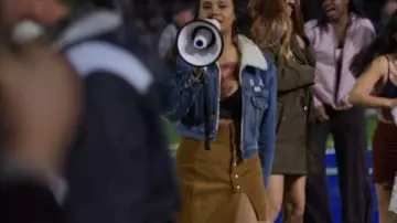 Chaqueta de camión recortada levi blue sherpa recortada usada por Jessica Davis (Alisha Boe) en 13 Reasons Why (S03E11)