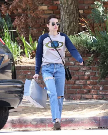 Re/Done + Weejuns los mocasines whitney en textil leopardo usados por Emma Roberts Los Ángeles 12 de septiembre de 2019