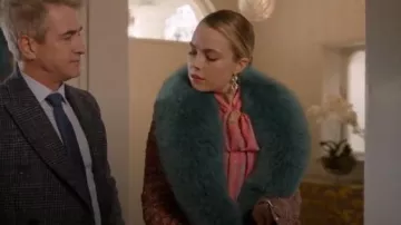 Hawes & Curtis pink non stretch shirt with tie worn by Ainsley Howard (Rebecca Rittenhouse) in Four Weddings and a Funeral (S01E10)