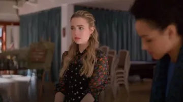 RIXO negro tara estampado estrellado crepe-de-chine vestido midi usado por Ainsley Howard (Rebecca Rittenhouse) en Cuatro bodas y un funeral (S01E10)