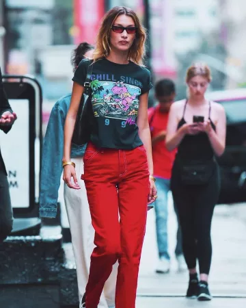 Vogue Gigi Hadid lunettes de soleil portées par Bella Hadid Ville de New York, le 12 septembre 2019