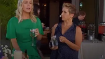 Equipo Vestido de camisa Navy Clevete usado por Gabrielle Carteris (Gabrielle Carteris) en BH90210 (S01E06)