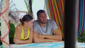Skatie Yellow ribbed knot bikini top usado por (Kristina Schulman) en Bachelor in Paradise (S06E09)