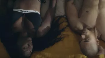 El sujetador ARIGATO negro usado por Aya Nakamura en Aya Nakamura - Soldado (Clip Oficial)