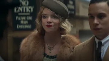 Le collier vintage de Gina Gray (Anya Taylor-Joy) dans Peaky Blinders (S05E02)