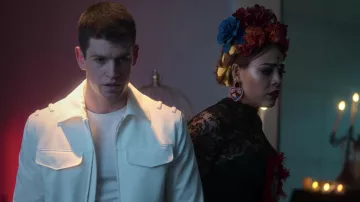 The white jacket worn by Guzmán (Miguel Bernardeau) in Elite (S02E05)