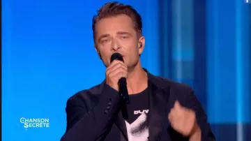 Le tee shirt noir "Bowie" IKKS de David Hallyday dans La Chanson secrète le 14.09.2019