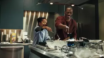 Bisquick Pancake Mix used by Evan Danielson (Eddie Murphy) in Imagine That