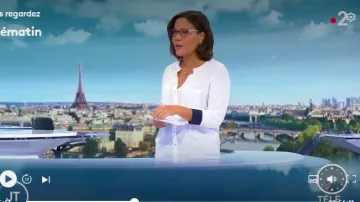 The blouse ecru cuffs edges in contrasting rib of Karine Baste - Regis in Télématin the 13.09.2019