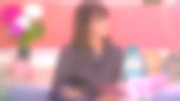 La camisa ajustada a rayas de Faustine Bollaert en Arranca hoy 16.09.2019