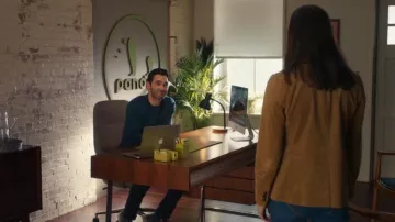 Apple MacBook utilizado por Jack Harper (Tyler Hoechlin) en Can You Keep a Secret?