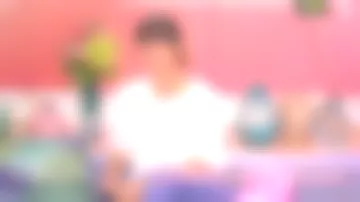 La blouse blanche ajourée de Faustine Bollaert dans Ça commence aujourd'hui le 16.09.2019