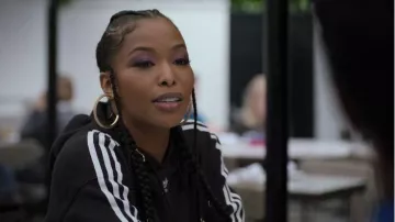 Adidas Originals Sudadera con capucha recortada negra usada por Amber (Brittany S. Hall) en Ballers Temporada 5-Episodio4