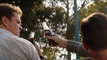 Coca Cola bu par Ken Miles (Christian Bale) en Ford v. Ferrari