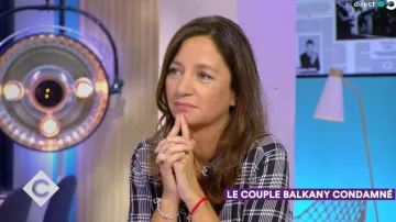 La robe mi-longue asymétrique de Marion Ruggieri dans C à vous le 16.09.2019