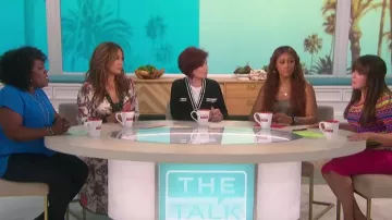 Maje Myster Cardigan usada por Sharon Osbourne en The Talk 13 de septiembre de 2019