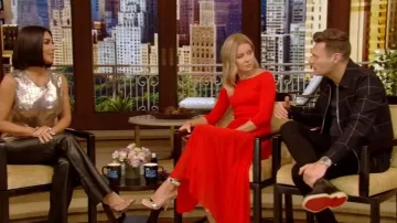 Gianvito Rossi Portofino Sandalias de cuero metalizado usadas por Kelly Ripa en VIVO con Kelly y Ryan 13 de septiembre de 2019