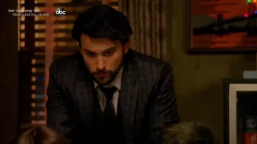 Chaqueta de traje usada por Connor Walsh (Jack Falahee) en Cómo salirse con la suya con el asesinato (S06E01)