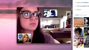 Auriculares para juegos utilizados por Phil Dunphy (Ty Burrell) en Modern Family (S11E01)