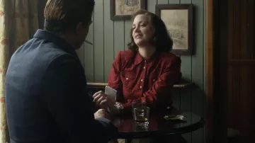 Camisa roja usada por Marianne Beauséjour (Marion Cotillard) en Allied