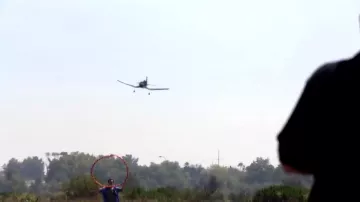 Airplane used by Jay Pritchett (Ed O'Neill) in Modern Family (S11E01)