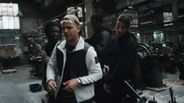 Le sweatshirt noir et blanc The North Face de PLK dans son clip Un peu de haine