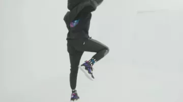 The pair of Nike Air Barrage Mid QS scope by KIKESA in her video clip INTRO