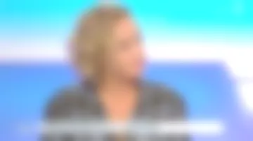 La robe longue à carreaux de Caroline Roux dans C dans l'air le 17.09.2019