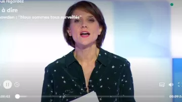 La camisa de seda de Mélanie Taravant en C à dire el 17.09.2019