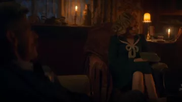 El vestido verde vintage de Linda Shelby (Kate Phillips) en Peaky Blinders (S05E02)